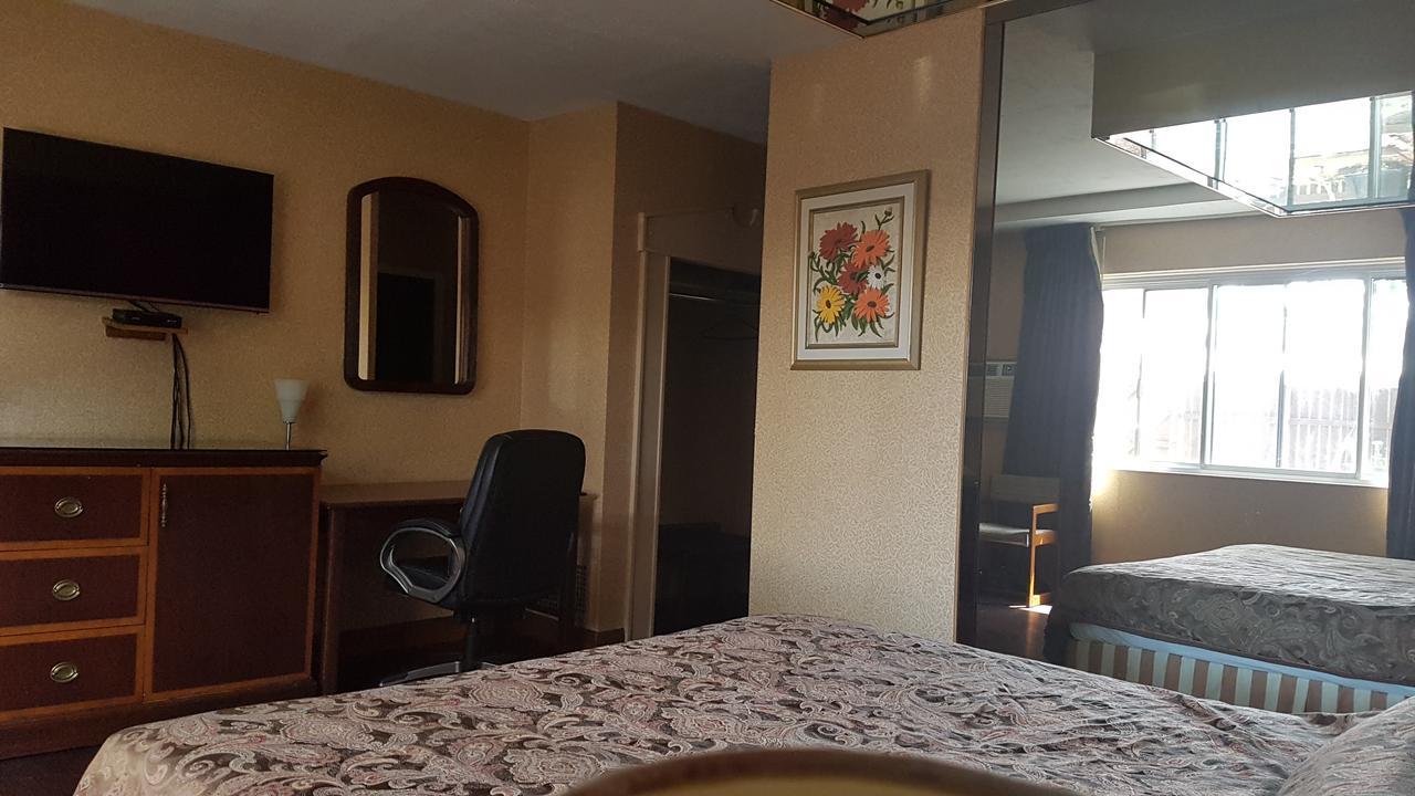 Chomedey Inn Laval Kültér fotó