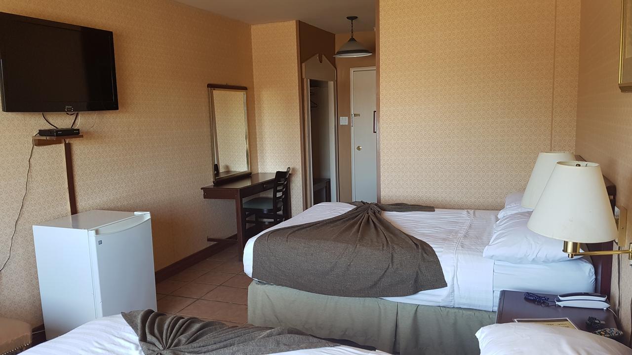 Chomedey Inn Laval Kültér fotó