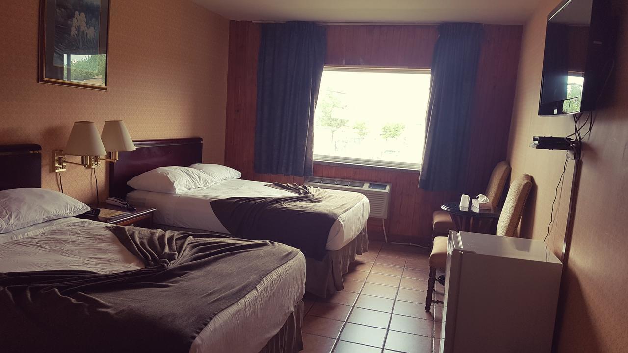 Chomedey Inn Laval Kültér fotó