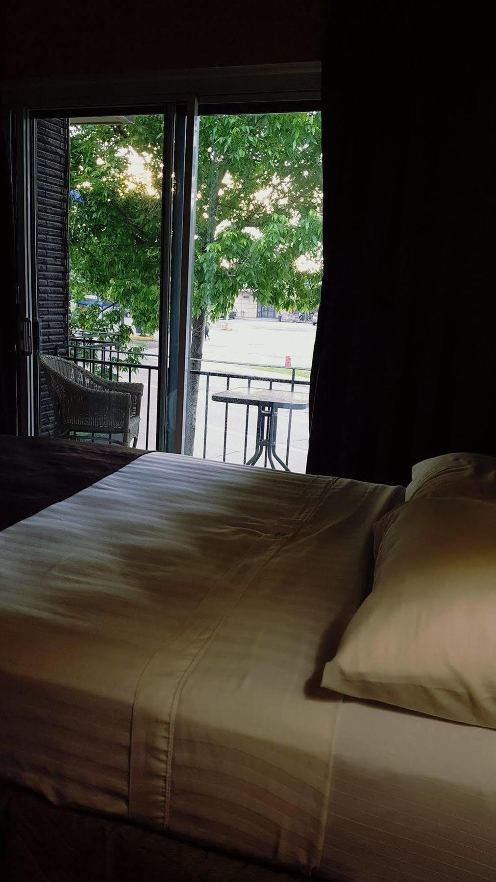 Chomedey Inn Laval Kültér fotó