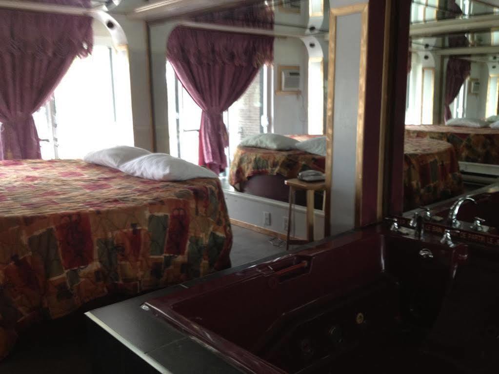 Chomedey Inn Laval Kültér fotó